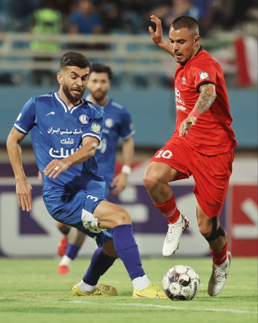 پایان شیرین برای تراکتور/ حسینزاده آقای گل شد؛ دستکش طلا برای بیرانوند پایان شیرین برای تراکتور/ حسینزاده آقای گل شد؛ دستکش طلا برای بیرانوند