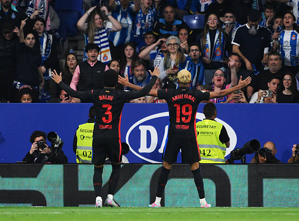 قهرمانی بارسا در خانه دشمن/ بهم زدن جشن با دعوا و آبپاش! +عکس قهرمانی بارسا در خانه دشمن/ بهم زدن جشن با دعوا و آبپاش! +عکس