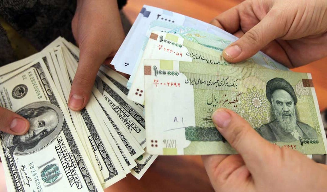دلار تحت تاثیر تحولات سیاسی؛ در آستانه سقوط به کانال ۸۲ +جدول