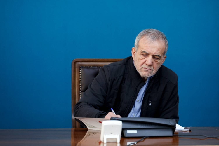 پزشکیان: شاهنامه نه قصهای کهن، بلکه زندهترین کتاب امروز ماست پزشکیان: شاهنامه نه قصهای کهن، بلکه زندهترین کتاب امروز ماست