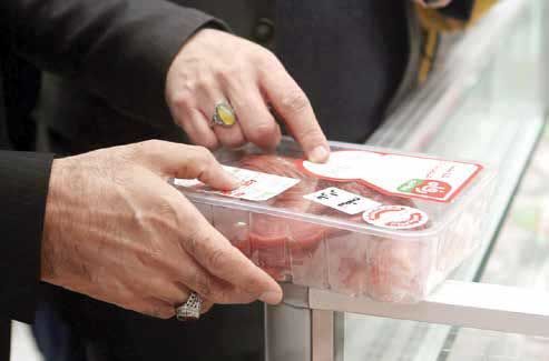 بیخبری مسوولان از بازار؛ «مزد روزانه کارگران» پول ۳۰۰ گرم گوشت! بیخبری مسوولان از بازار؛ «مزد روزانه کارگران» پول ۳۰۰ گرم گوشت!