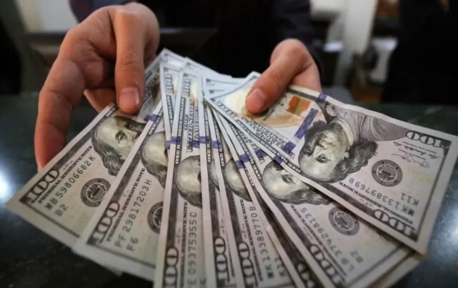 دلار بین دو کانال سرگردان شد دلار بین دو کانال سرگردان شد