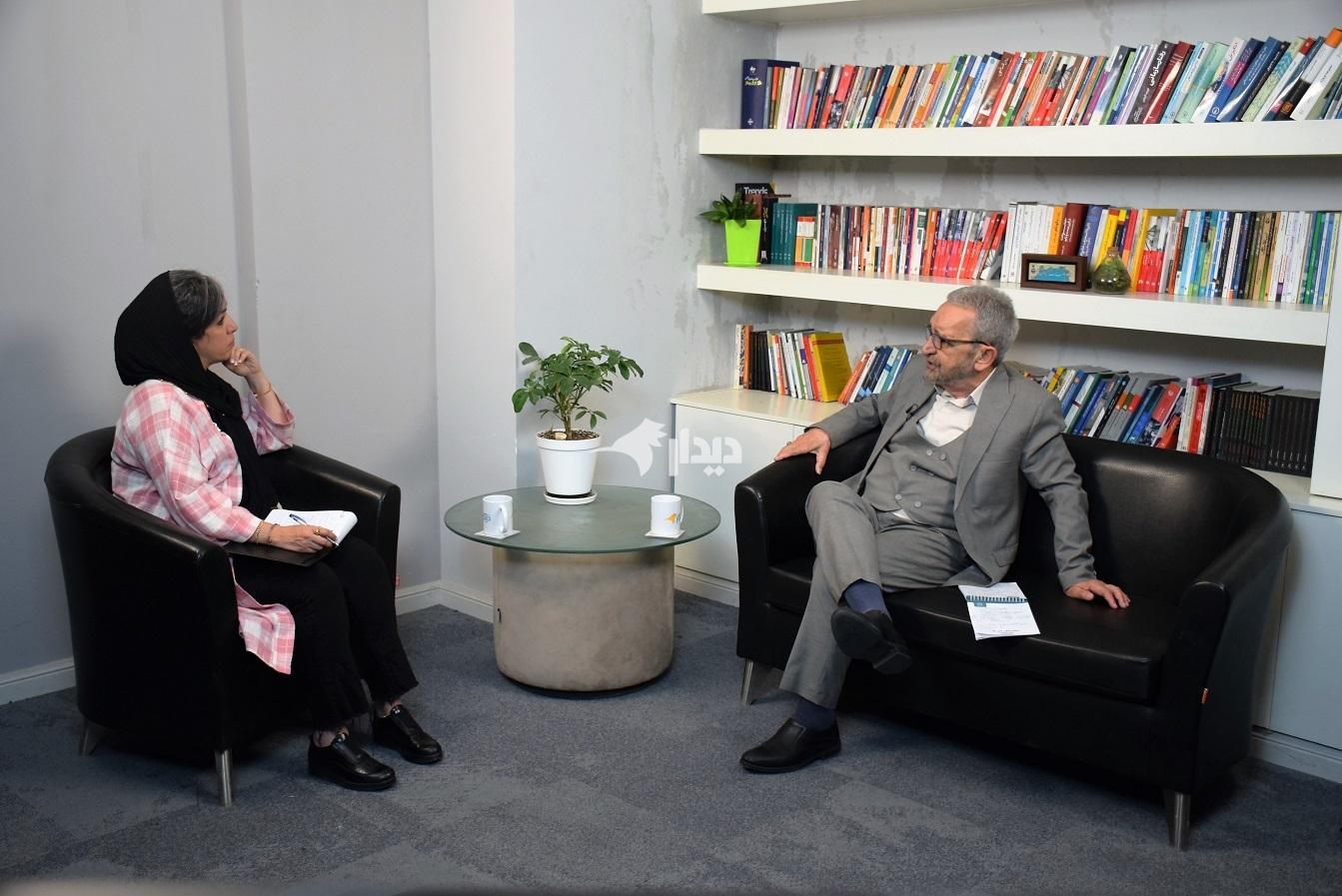 مجید ابهری: چرا توبه تتلو را نمیپذیرید/ کسانی که از ایران رفتند عزت اجتماعی میخواستند نه پول/ ۱۰ سال دیگر جمعیت ایران ۴۲ میلیون نفر میشود مجید ابهری: چرا توبه تتلو را نمیپذیرید/ کسانی که از ایران رفتند عزت اجتماعی میخواستند نه پول/ ۱۰ سال دیگر جمعیت ایران ۴۲ میلیون نفر میشود