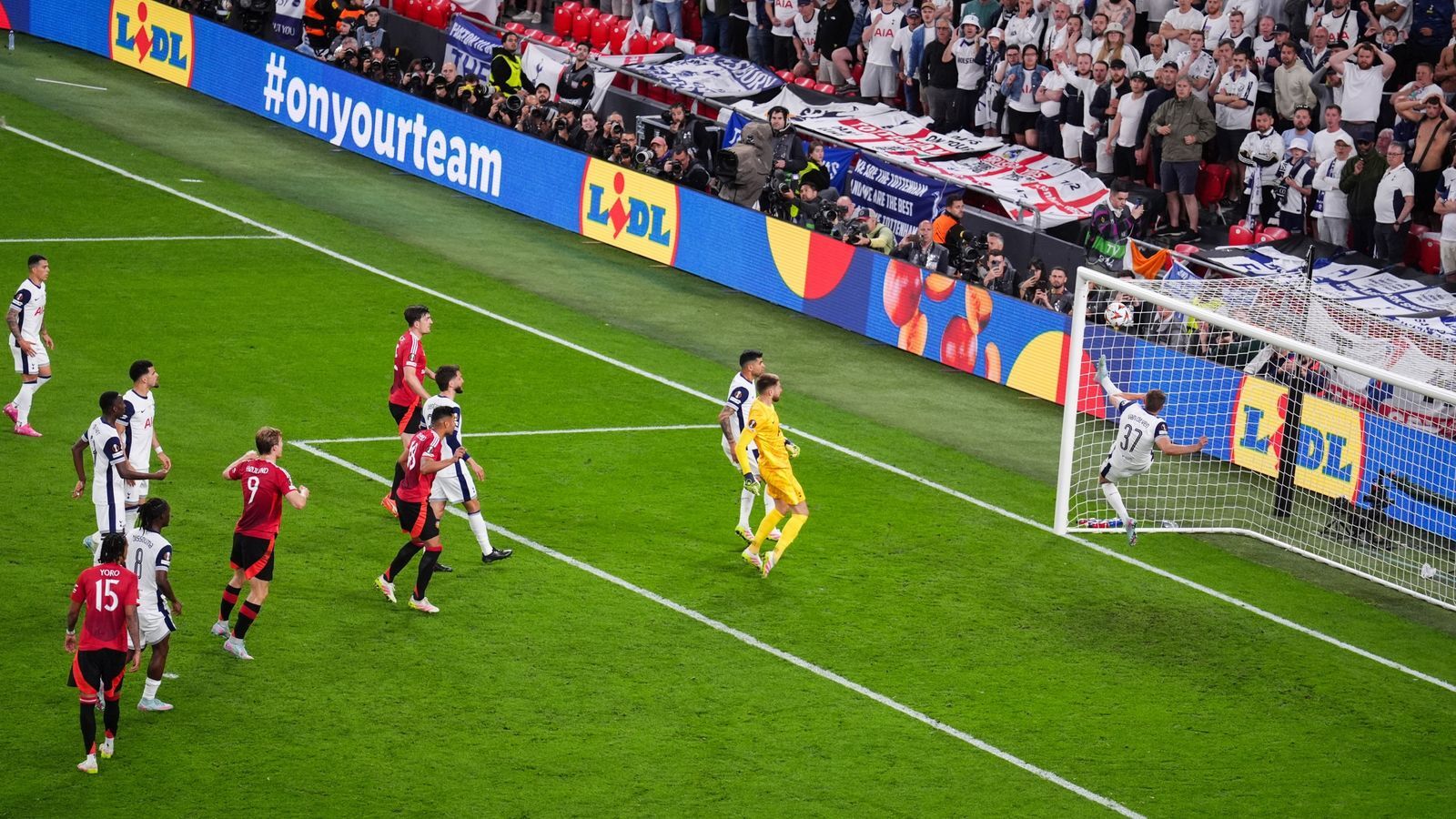 جام اروپایی برای تاتنهام؛ فصل کابوس‌وار یونایتد کامل شد