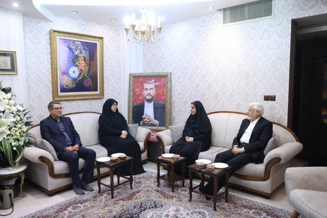 دیدار معاون اول و وزیر راه با خانواده شهید امیرعبداللهیان