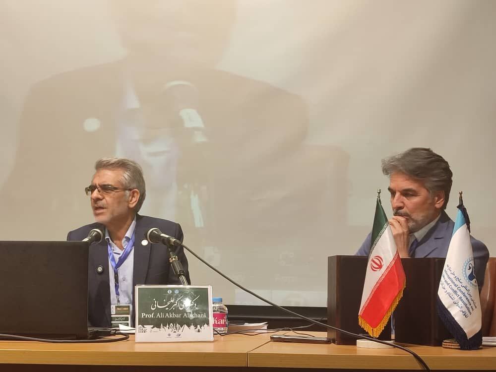 عباس شیری: اگر توقفِ آسیب، جبران، التیام و ترمیم را به عنوان یک اصل بپذیری، با هر کسی می توانی صلح کنی، حتی با ابوسفیان! عباس شیری: اگر توقفِ آسیب، جبران، التیام و ترمیم را به عنوان یک اصل بپذیری، با هر کسی می توانی صلح کنی، حتی با ابوسفیان!