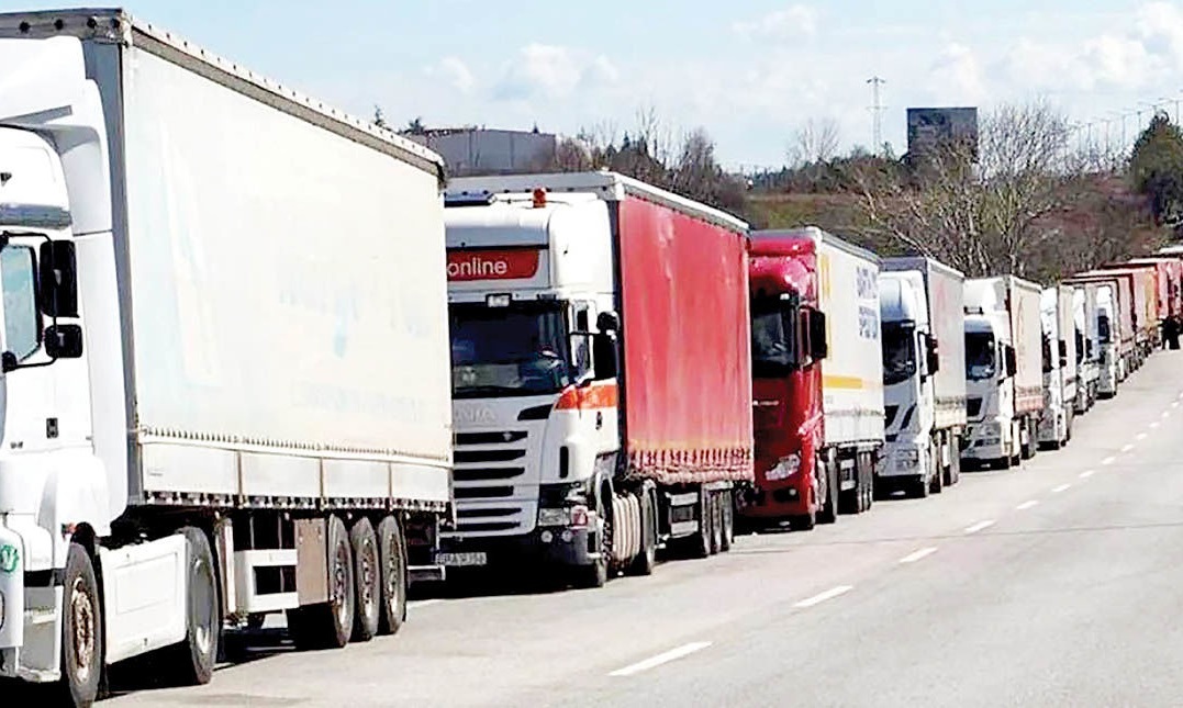 مشکلات کامیونداران؛ لاستیک ۳۰ میلیونی، درآمدهای ثابت! مشکلات کامیونداران؛ لاستیک ۳۰ میلیونی، درآمدهای ثابت!