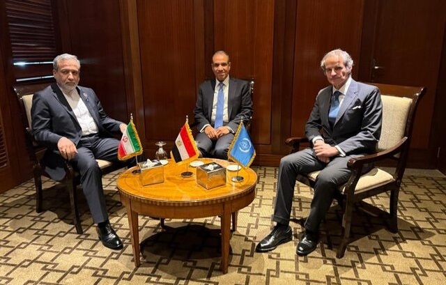 گروسی از دیدار «به موقع» با عراقچی گفت