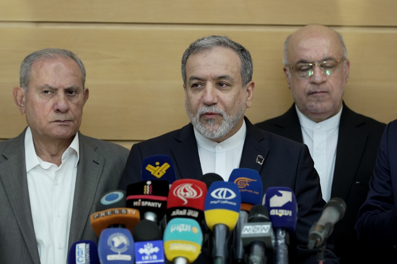 عراقچی: مذاکرات در این شرایط نمیتواند واقعی و برابر باشد عراقچی: مذاکرات در این شرایط نمیتواند واقعی و برابر باشد