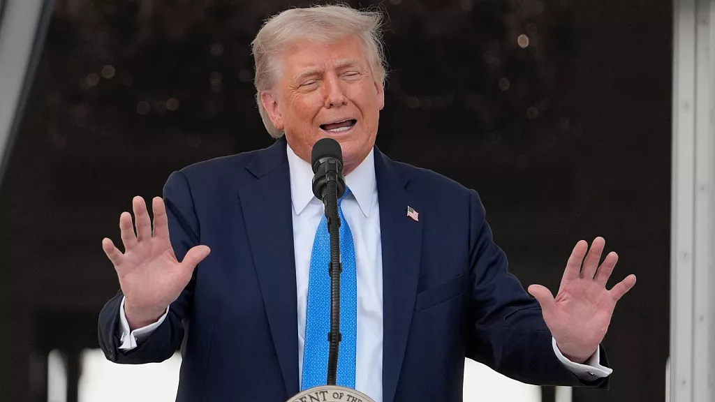 دستور ترامپ؛ سفر ایرانیها به آمریکا ممنوع شد! دستور ترامپ؛ سفر ایرانیها به آمریکا ممنوع شد!