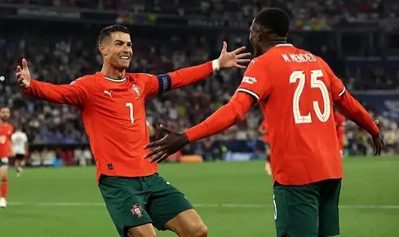 پرتغال با رونالدو در فینال