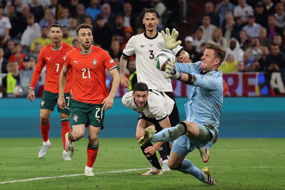 پرتغال با رونالدو در فینال