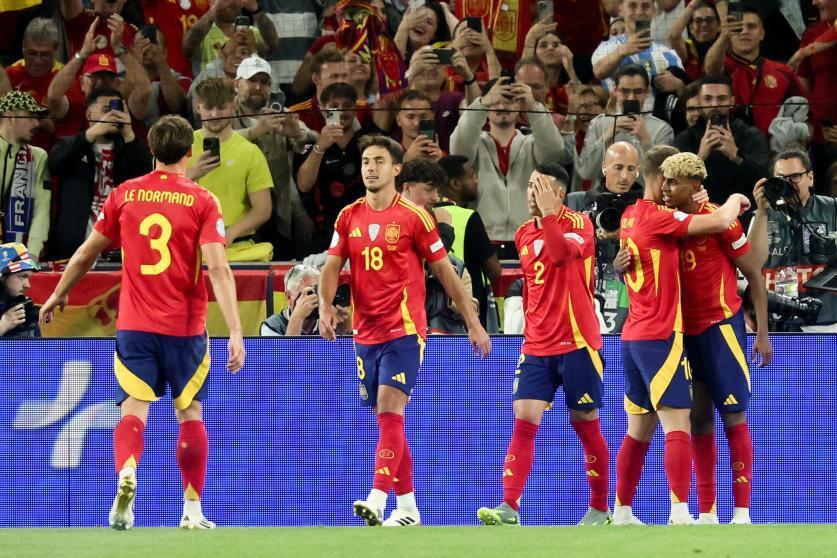 آتش‌بازی اسپانیا در بازی ۹ گله!/ یامال به رونالدو رسید