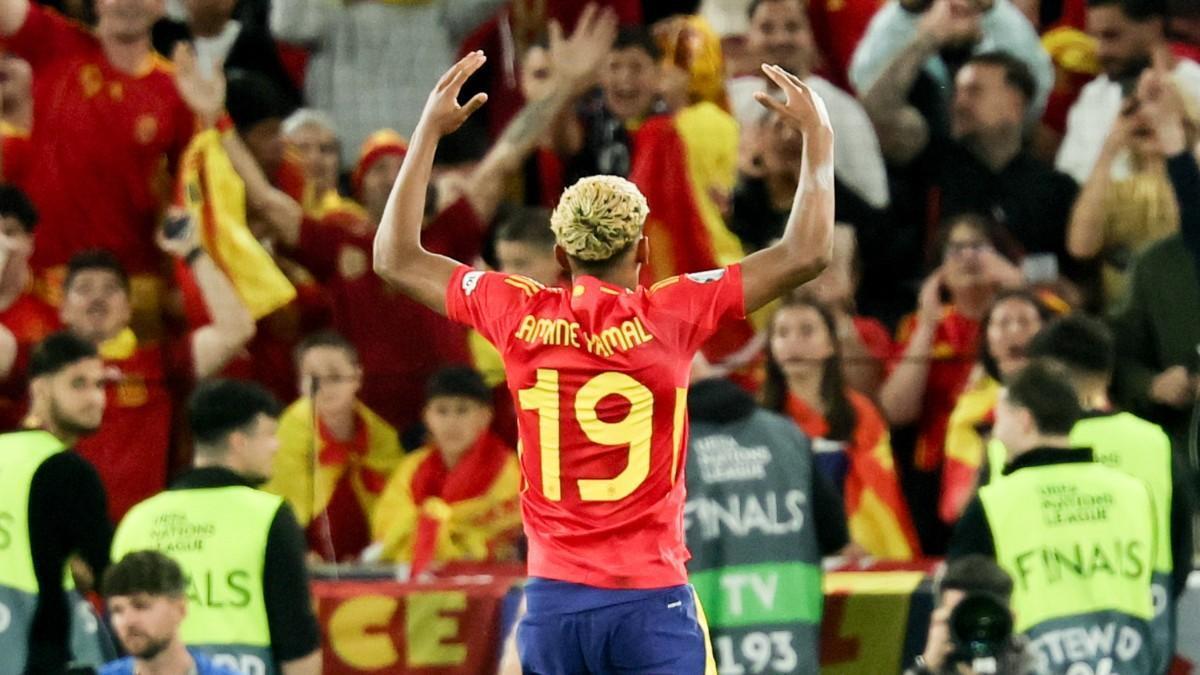 آتش‌بازی اسپانیا در بازی ۹ گله!/ یامال به رونالدو رسید