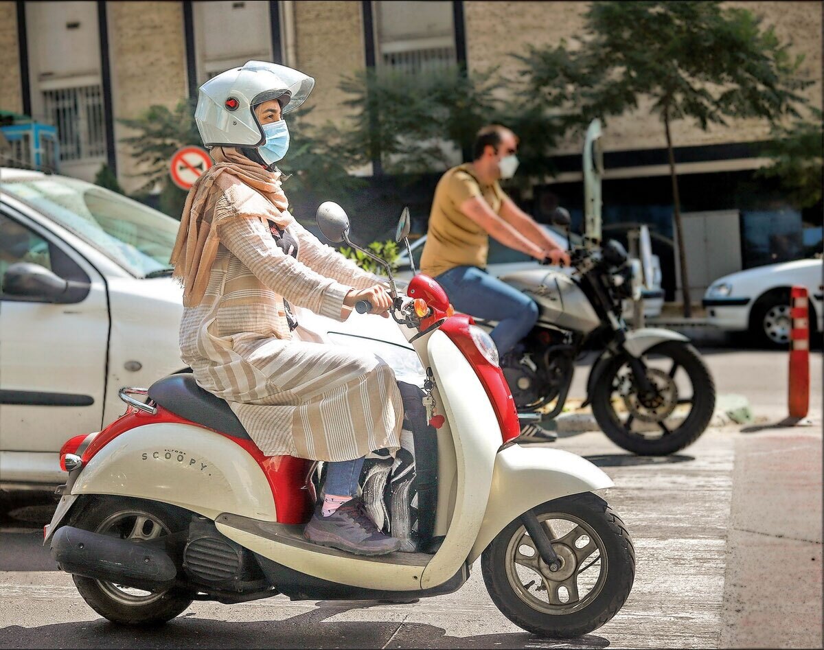 از ترک‌نشینیِ مجاز تا رانندگیِ ممنوع!/ خرمشاهی، حقوقدان در گفتگو با دیدار: ممانعت از موتورسواری بانوان برخلاف اصول ۲۰ و ۲۲ قانون اساسی است/ برخورد سلیقه‌ای نمی‌تواند در چارچوب قانون قرار بگیرد