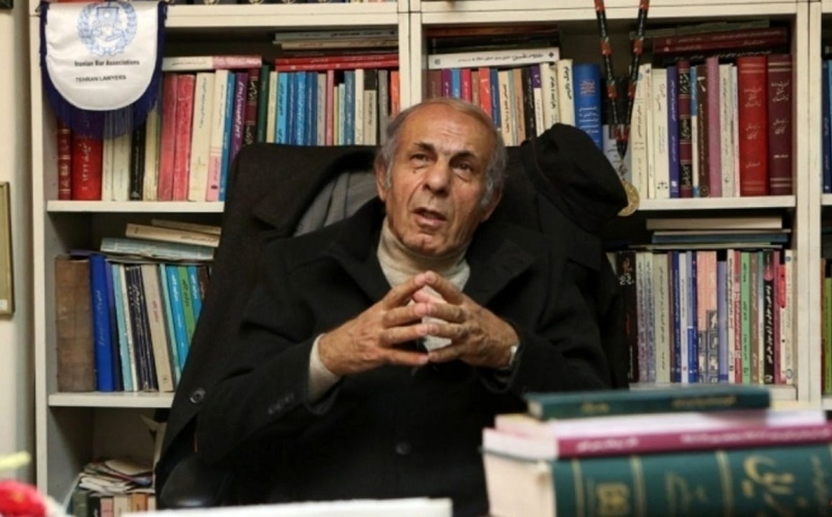 از ترک‌نشینیِ مجاز تا رانندگیِ ممنوع!/ خرمشاهی، حقوقدان در گفتگو با دیدار: ممانعت از موتورسواری بانوان برخلاف اصول ۲۰ و ۲۲ قانون اساسی است/ برخورد سلیقه‌ای نمی‌تواند در چارچوب قانون قرار بگیرد