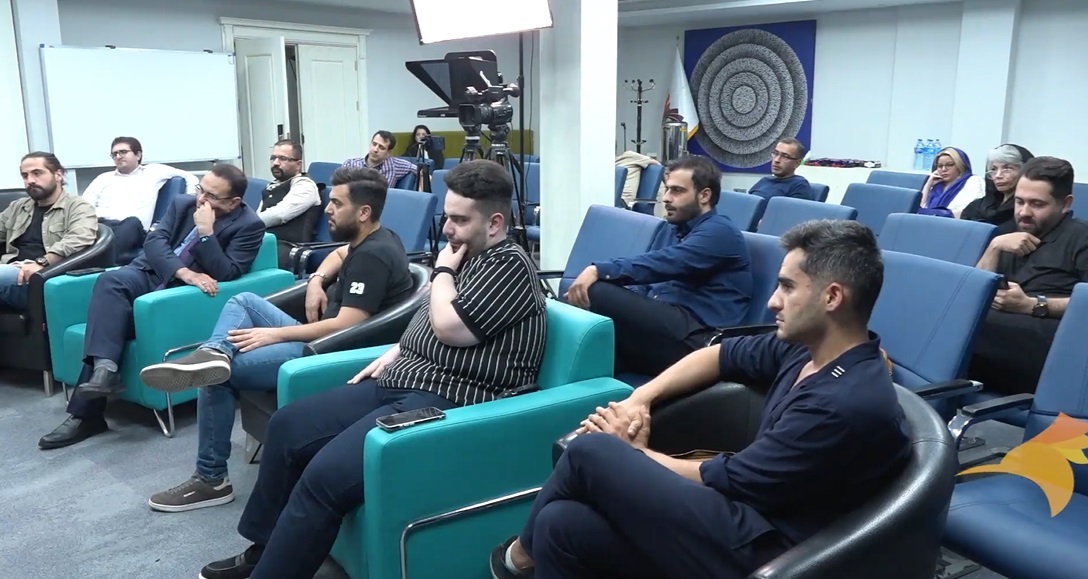 مطهرنیا: چرا هیئتی که اکنون در ایران حاکم است، علاقه‌ای به بازسازی نمادهای ملی ندارد؟/ ایران باید به جزیره ثبات و نقطه کانونی صلح و اتحاد جهانی بدل شود/ در کنار اکثریت خواهم ایستاد