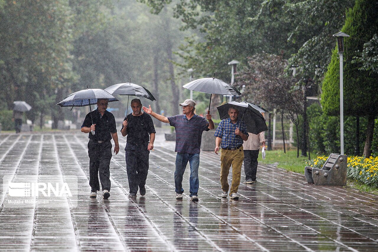 رگبار و رعد و برق در تهران و ۱۷ استان