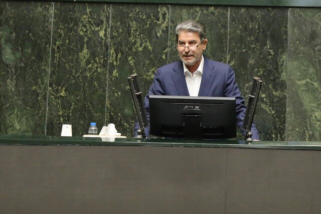 نماینده مجلس: ماندن «صدیقی» در کسوت امام جمعه دهنکجی به مردم بود/ خود او هم مقصر است نماینده مجلس: ماندن «صدیقی» در کسوت امام جمعه دهنکجی به مردم بود/ خود او هم مقصر است