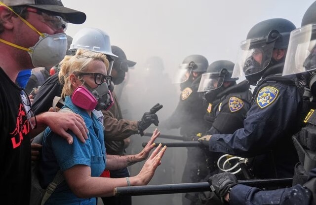 ادامه اعتراض‌ها و بازداشت معترضان در لس‌آنجلس