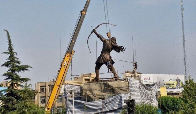 رونمایی از مجسمه «آرش کمانگیر» در میدان ونک رونمایی از مجسمه «آرش کمانگیر» در میدان ونک