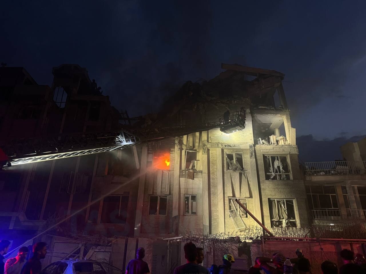 فوری؛ حمله اسرائیل به ایران/ لغو پروازها در فرودگاه امام/ رسانه دولت: تعدادی از هموطنان در تهران به شهادت رسیدند فوری؛ حمله اسرائیل به ایران/ لغو پروازها در فرودگاه امام/ رسانه دولت: تعدادی از هموطنان در تهران به شهادت رسیدند