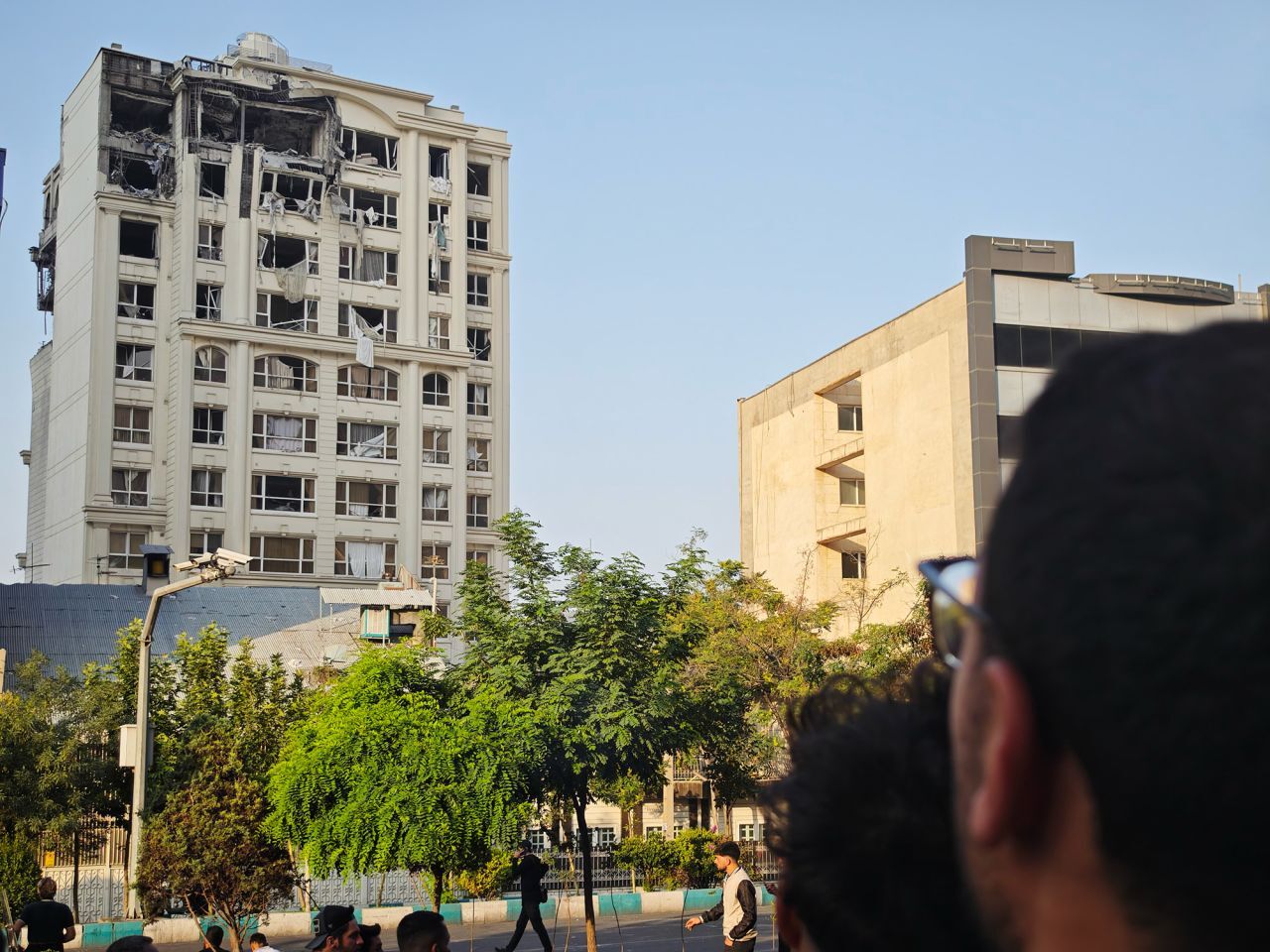 فوری: حمله دوباره اسرائیل به تبریز/ حمله پهپادی ایران به اسرائیل/ شهادت سردار سلامی، باقری و ۶ دانشمند هستهای/ تجمع مردم اصفهان فوری: حمله دوباره اسرائیل به تبریز/ حمله پهپادی ایران به اسرائیل/ شهادت سردار سلامی، باقری و ۶ دانشمند هستهای/ تجمع مردم اصفهان