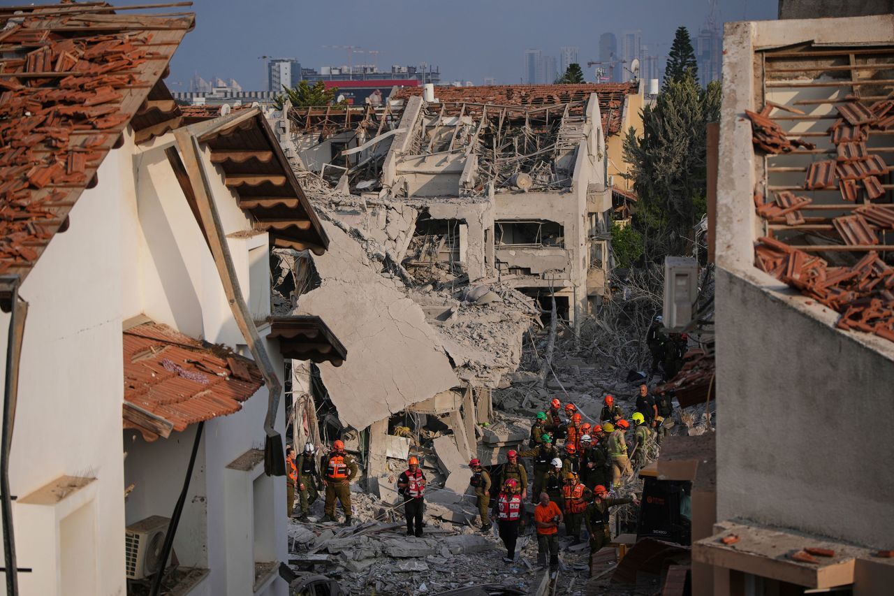 درگیری نظامی ایران و اسرائیل/ ۳ کشته و ۹۰ زخمی در اسرائیل/ وزیر اسرائیلی تهدید کرد/ اصابت پهپادهای آرش به عمق اسرائیل درگیری نظامی ایران و اسرائیل/ ۳ کشته و ۹۰ زخمی در اسرائیل/ وزیر اسرائیلی تهدید کرد/ اصابت پهپادهای آرش به عمق اسرائیل