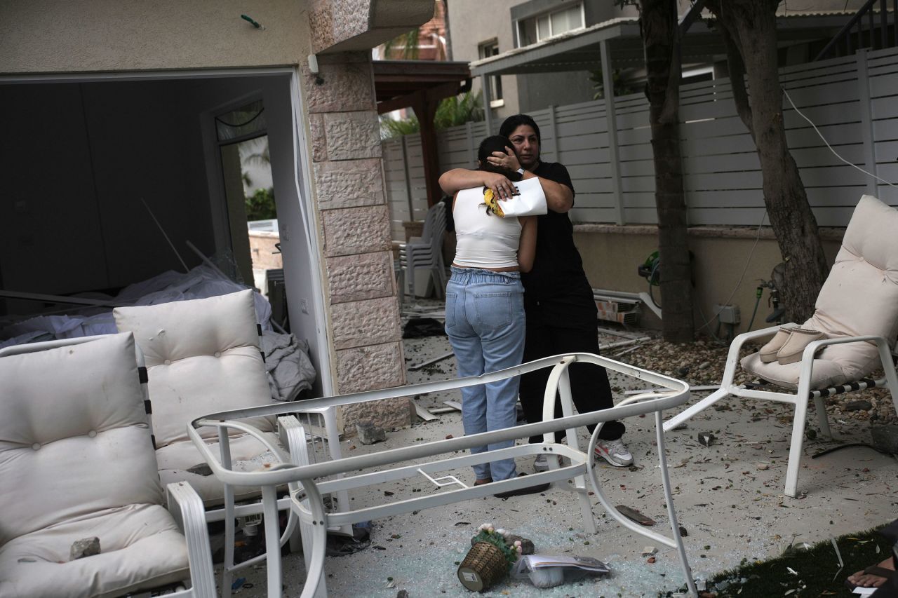 درگیری نظامی ایران و اسرائیل/ ۳ کشته و ۹۰ زخمی در اسرائیل/ وزیر اسرائیلی تهدید کرد/ اصابت پهپادهای آرش به عمق اسرائیل درگیری نظامی ایران و اسرائیل/ ۳ کشته و ۹۰ زخمی در اسرائیل/ وزیر اسرائیلی تهدید کرد/ اصابت پهپادهای آرش به عمق اسرائیل