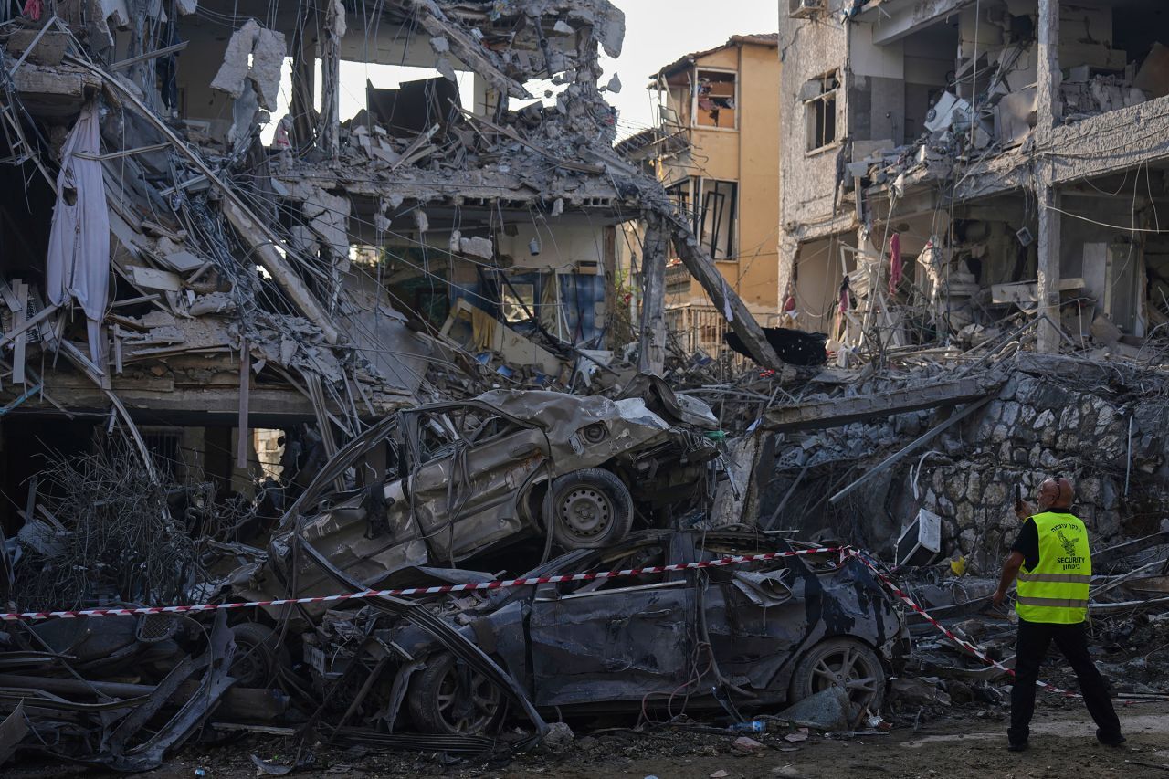 درگیری نظامی ایران و اسرائیل/ ۳ کشته و ۹۰ زخمی در اسرائیل/ وزیر اسرائیلی تهدید کرد/ اصابت پهپادهای آرش به عمق اسرائیل درگیری نظامی ایران و اسرائیل/ ۳ کشته و ۹۰ زخمی در اسرائیل/ وزیر اسرائیلی تهدید کرد/ اصابت پهپادهای آرش به عمق اسرائیل