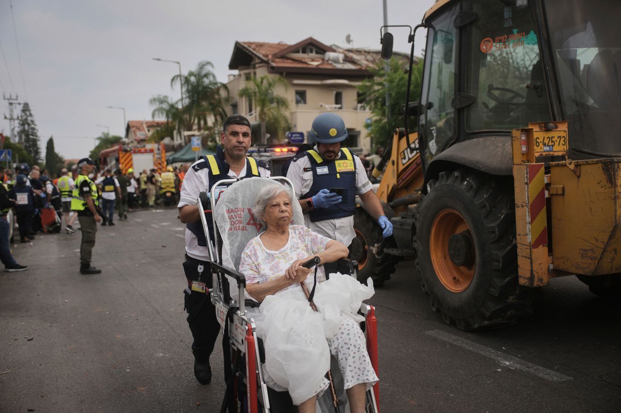 درگیری نظامی ایران و اسرائیل/ ۳ کشته و ۹۰ زخمی در اسرائیل/ وزیر اسرائیلی تهدید کرد/ اصابت پهپادهای آرش به عمق اسرائیل درگیری نظامی ایران و اسرائیل/ ۳ کشته و ۹۰ زخمی در اسرائیل/ وزیر اسرائیلی تهدید کرد/ اصابت پهپادهای آرش به عمق اسرائیل