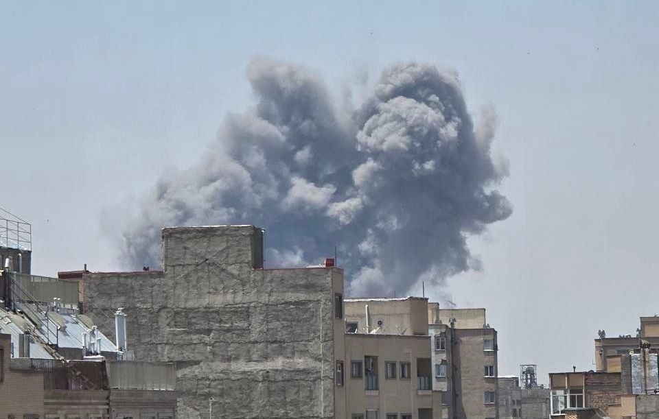 فوری: تجاوز جدید اسرائیل به آذربایجان شرقی، خرمآباد و کرمانشاه/ ۲ شهید و ۵ مجروح در همدان/ حمله موشکی ایران به ۱۵۰ نقطه اسرائیل فوری: تجاوز جدید اسرائیل به آذربایجان شرقی، خرمآباد و کرمانشاه/ ۲ شهید و ۵ مجروح در همدان/ حمله موشکی ایران به ۱۵۰ نقطه اسرائیل