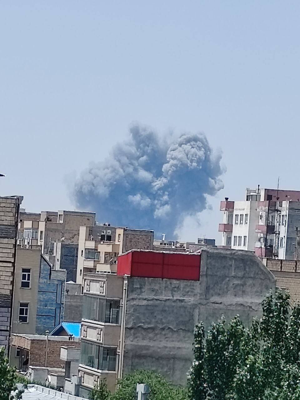 فوری: تجاوز جدید اسرائیل به آذربایجان شرقی، خرمآباد و کرمانشاه/ ۲ شهید و ۵ مجروح در همدان/ حمله موشکی ایران به ۱۵۰ نقطه اسرائیل فوری: تجاوز جدید اسرائیل به آذربایجان شرقی، خرمآباد و کرمانشاه/ ۲ شهید و ۵ مجروح در همدان/ حمله موشکی ایران به ۱۵۰ نقطه اسرائیل