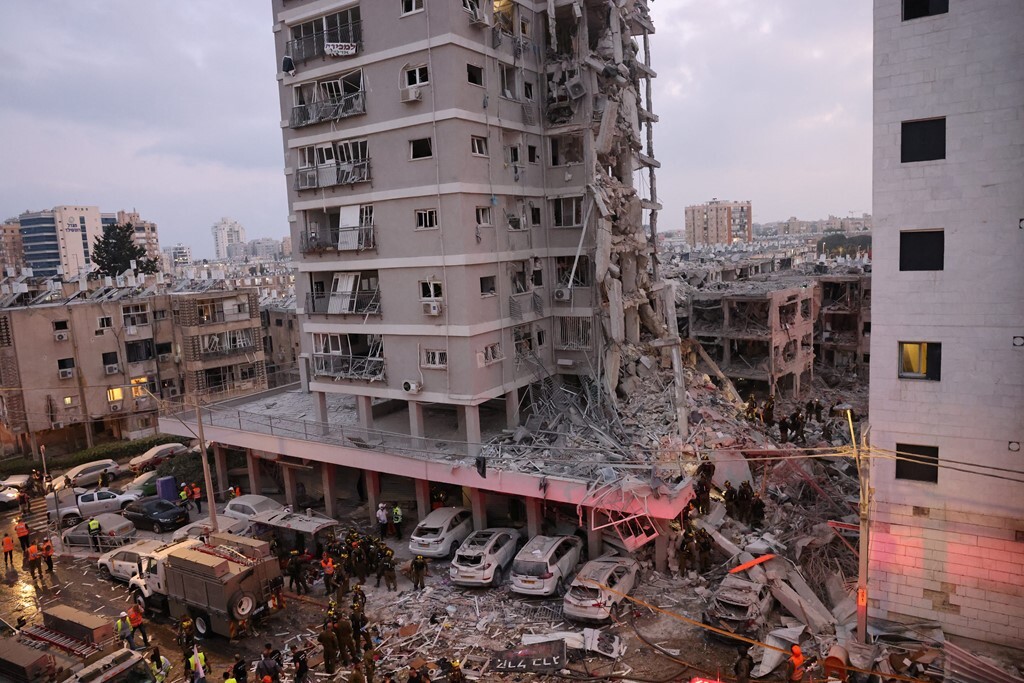 ادعای رسانههای اسرائیلی؛ پیام پزشکیان و تماس رئیسجمهور قبرس با نتانیاهو/ تجاوز نظامی به مرکز وزارت دفاع در اصفهان و انبار نفت در شیراز ادعای رسانههای اسرائیلی؛ پیام پزشکیان و تماس رئیسجمهور قبرس با نتانیاهو/ تجاوز نظامی به مرکز وزارت دفاع در اصفهان و انبار نفت در شیراز