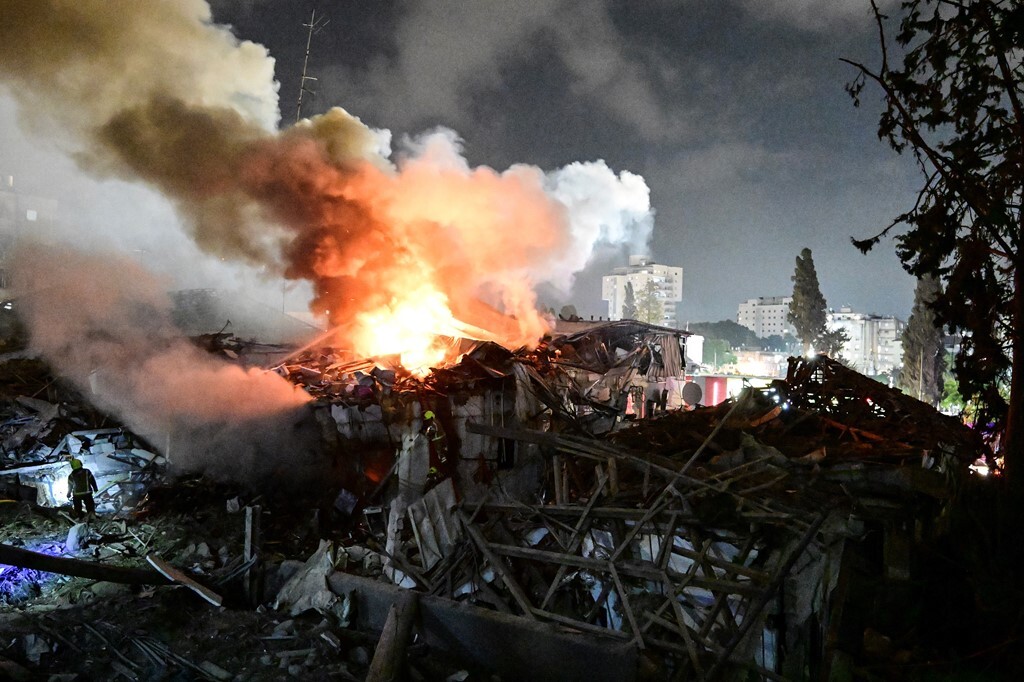 ادعای رسانههای اسرائیلی؛ پیام پزشکیان و تماس رئیسجمهور قبرس با نتانیاهو/ تجاوز نظامی به مرکز وزارت دفاع در اصفهان و انبار نفت در شیراز ادعای رسانههای اسرائیلی؛ پیام پزشکیان و تماس رئیسجمهور قبرس با نتانیاهو/ تجاوز نظامی به مرکز وزارت دفاع در اصفهان و انبار نفت در شیراز