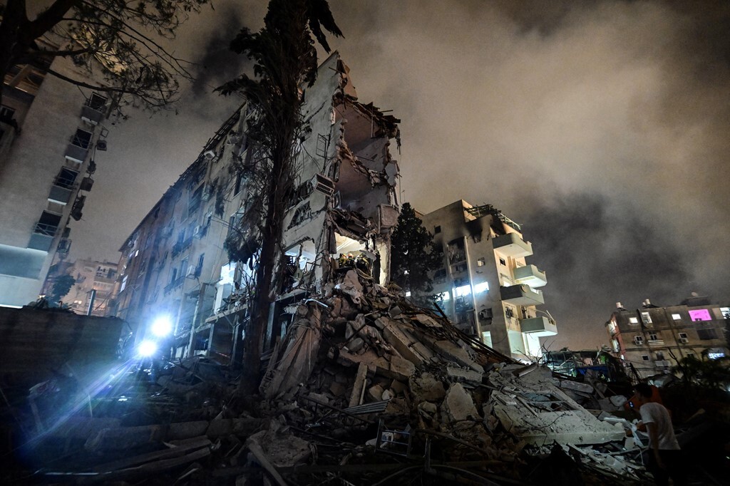 ادعای رسانههای اسرائیلی؛ پیام پزشکیان و تماس رئیسجمهور قبرس با نتانیاهو/ تجاوز نظامی به مرکز وزارت دفاع در اصفهان و انبار نفت در شیراز ادعای رسانههای اسرائیلی؛ پیام پزشکیان و تماس رئیسجمهور قبرس با نتانیاهو/ تجاوز نظامی به مرکز وزارت دفاع در اصفهان و انبار نفت در شیراز