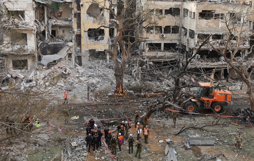 افزایش بکارگیری موشک‌های هایپرسونیک در حملات ایران به اسرائیل/ ۴ انفجار در کرمانشاه/ پهپاد اسرائیلی در آسمان ایلام ساقط شد