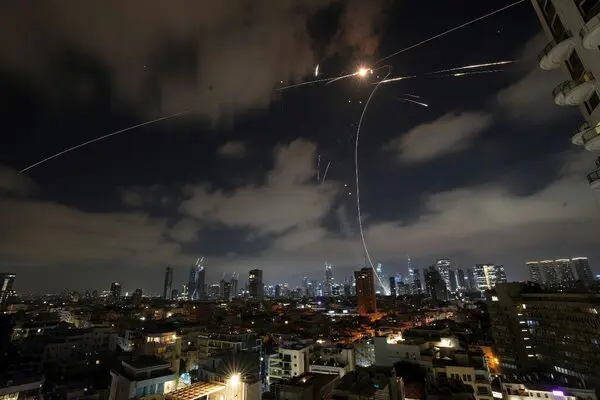 فوری: حملات موشکی و پهپادی ایران به اسرائیل/ صدای انفجار در تهران/ حمله اسرائیل به ساختمان شیشه‌ای صداوسیما +ویدیو