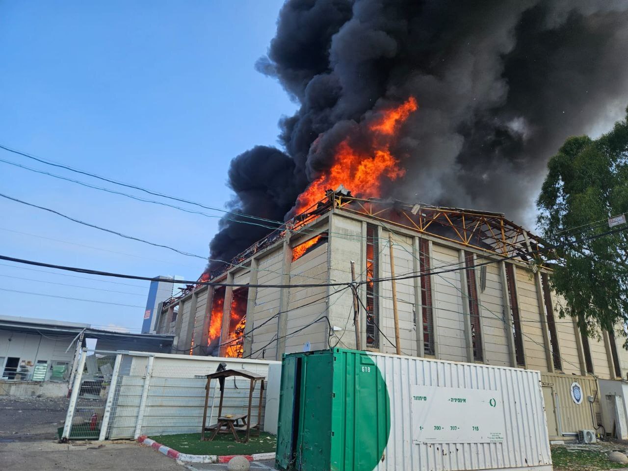 حملات ایران به اسرائیل ادامه دارد/ محکومیت حمله به صداوسیما/ سرنگونی پهپاد اسرائیلی در کاشان/ آتشسوزی در ۳ کشتی نفتکش حملات ایران به اسرائیل ادامه دارد/ محکومیت حمله به صداوسیما/ سرنگونی پهپاد اسرائیلی در کاشان/ آتشسوزی در ۳ کشتی نفتکش