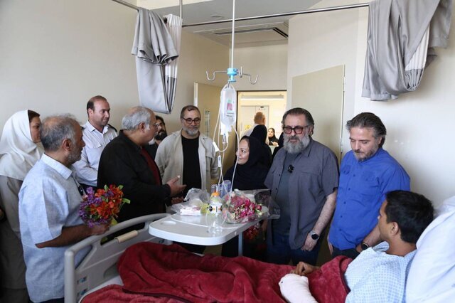 عیادت اهالی سینما از هموطنان مجروحشده +عکس عیادت اهالی سینما از هموطنان مجروحشده +عکس