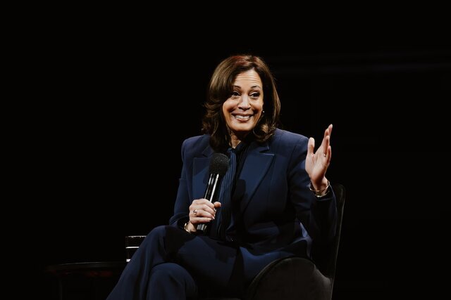 کامالا هریس از ماسک و ترامپ انتقاد کرد