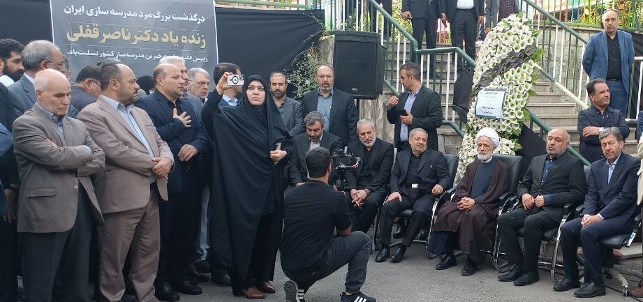 حضور رئیسجمهور در مراسم تشییع خیر مدرسهساز حضور رئیسجمهور در مراسم تشییع خیر مدرسهساز