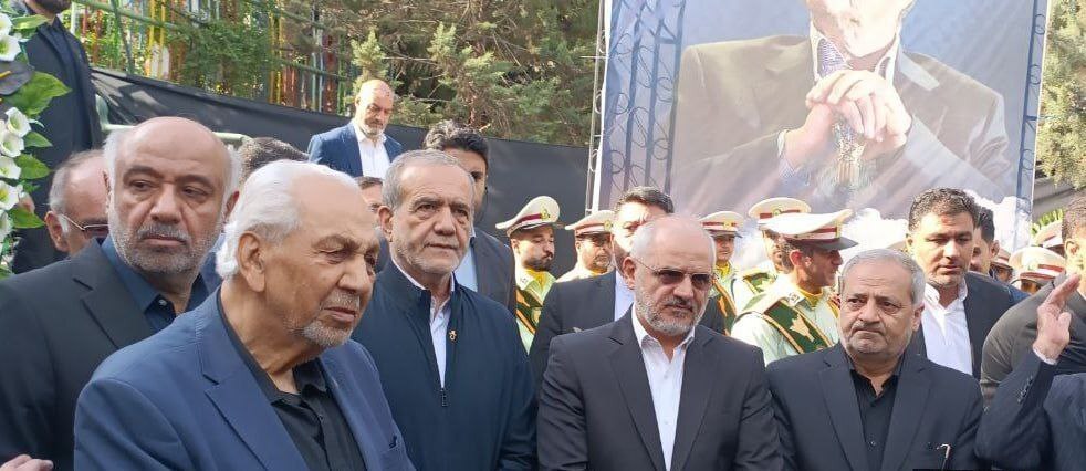 حضور رئیسجمهور در مراسم تشییع خیر مدرسهساز حضور رئیسجمهور در مراسم تشییع خیر مدرسهساز