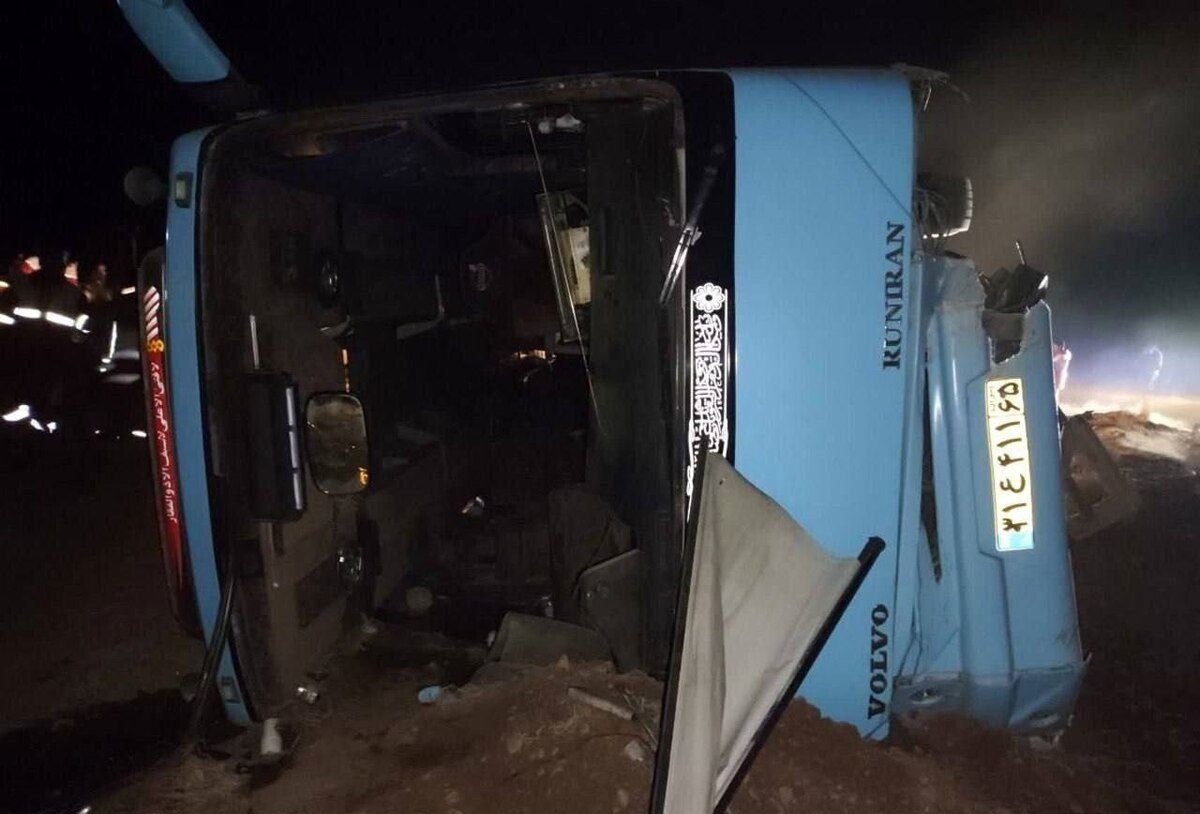 مقصران حادثه اتوبوس دانش‌آموزان کرمانی/ اتوبوس فرسوده و تهدید دانش‌آموزان توسط مسوولان مدرسه