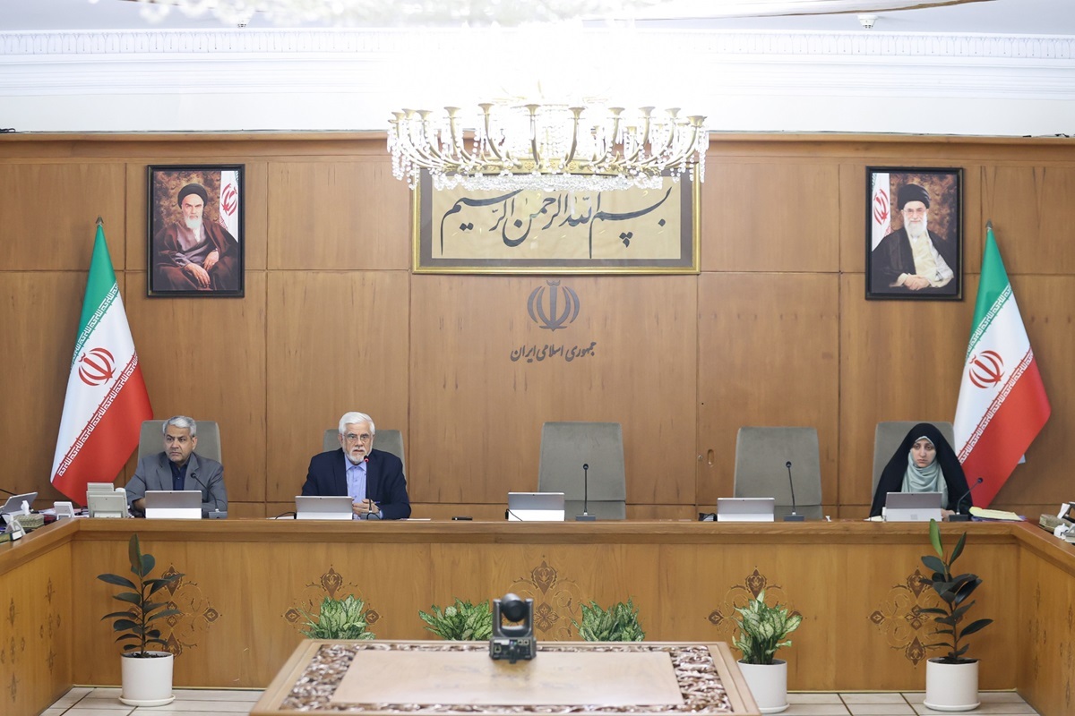 انتقاد عارف از برخی اظهارنظرها؛ به روابط ایران با همسایگان آسیب نزنند