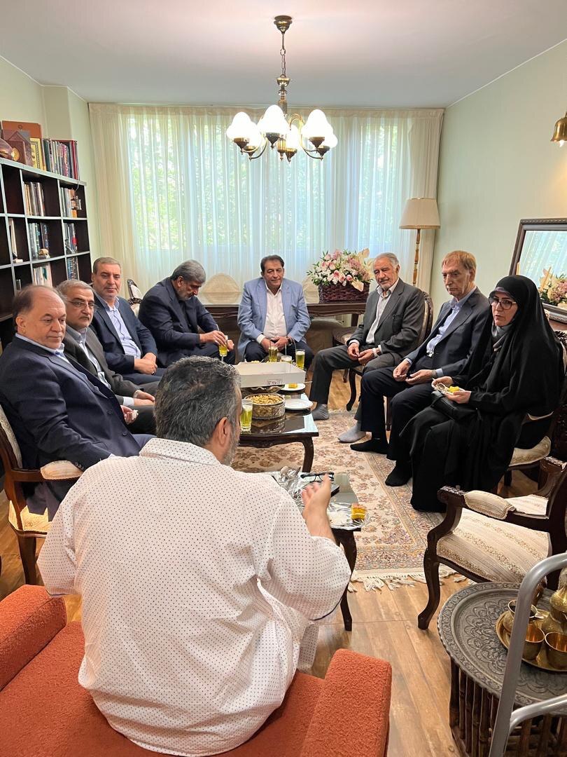 عیادت اعضای مجمع خیرین کشور از مدیرعامل موسسه خیریه نیک گامان عیادت اعضای مجمع خیرین کشور از مدیرعامل موسسه خیریه نیک گامان