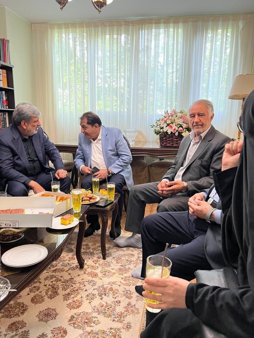 عیادت اعضای مجمع خیرین کشور از مدیرعامل موسسه خیریه نیک گامان عیادت اعضای مجمع خیرین کشور از مدیرعامل موسسه خیریه نیک گامان