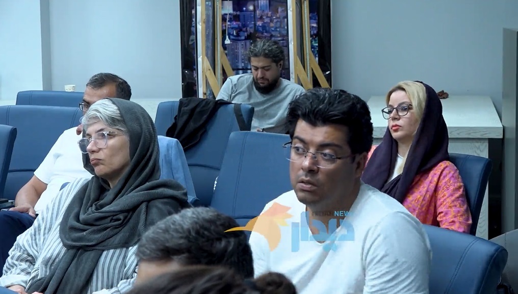 مطهرنیا: وقتی آن شخص برگه را بالا نگه داشته و بگم، بگم؟ راه می‌اندازد، یعنی شکست خورده/ باید نقد سازنده و دفاع معقولانه را در دستور کار قرار داد/ ما برگردیم به عصر حجر، چون شما در رفع ناترازی‌ها ناتوانید؟