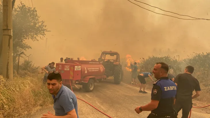 آتشسوزی گسترده در ازمیر ترکیه/ تخلیه ۵۰ هزار نفر +ویدیو آتشسوزی گسترده در ازمیر ترکیه/ تخلیه ۵۰ هزار نفر +ویدیو