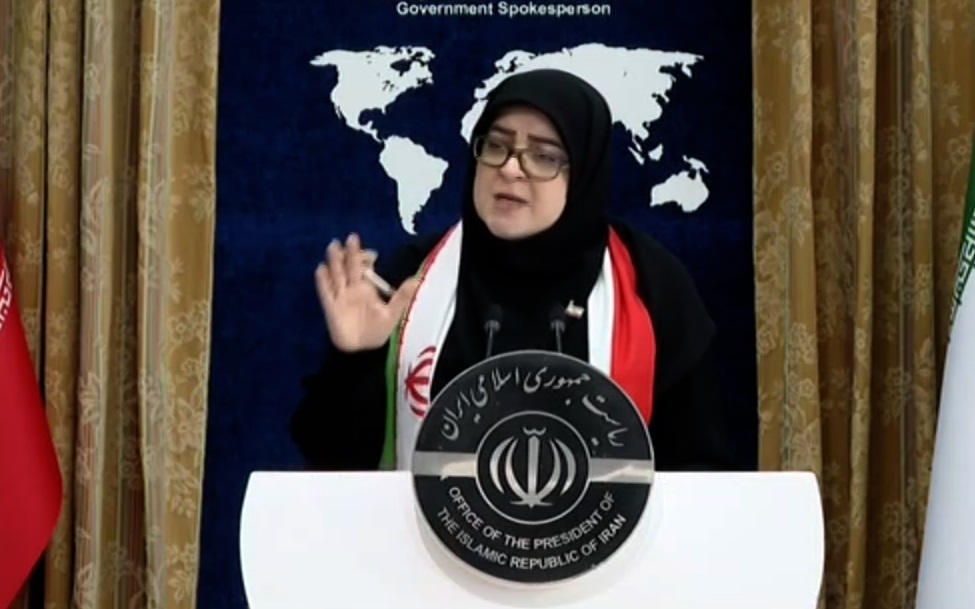 کدام آدمی به زندانیِ بیپناهی که در زندان است، حمله میکند؟ کدام آدمی به زندانیِ بیپناهی که در زندان است، حمله میکند؟